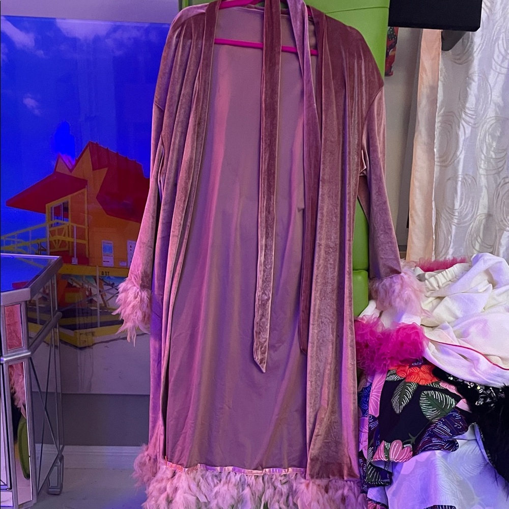 Source Unknown Pink Feather Trim Robe